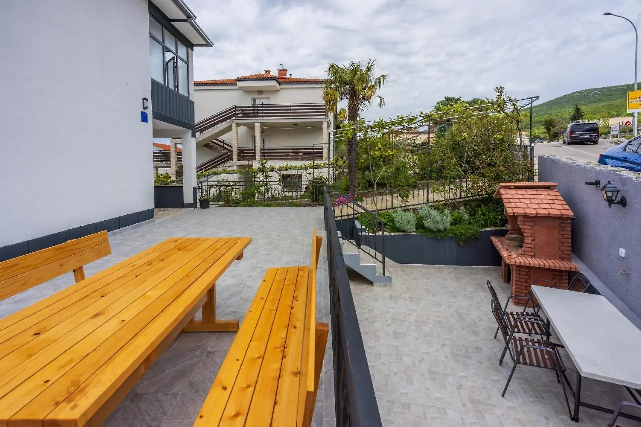 Apartment Tus A2 Crikvenica 0*,